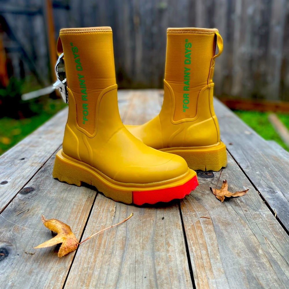 Off-White Sponge Rainboots